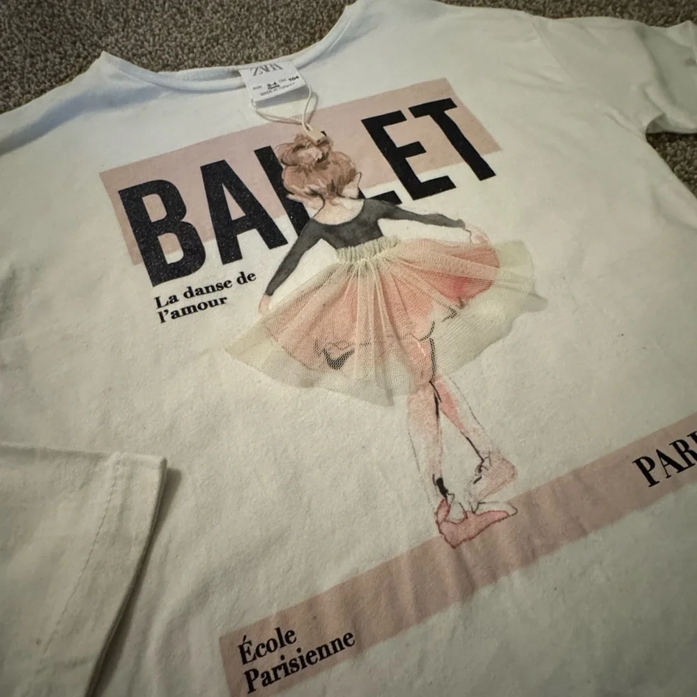 ZARA Girls Ballerina Long Sleeve Shirt Size 3–4 White Ballet Graphic Top